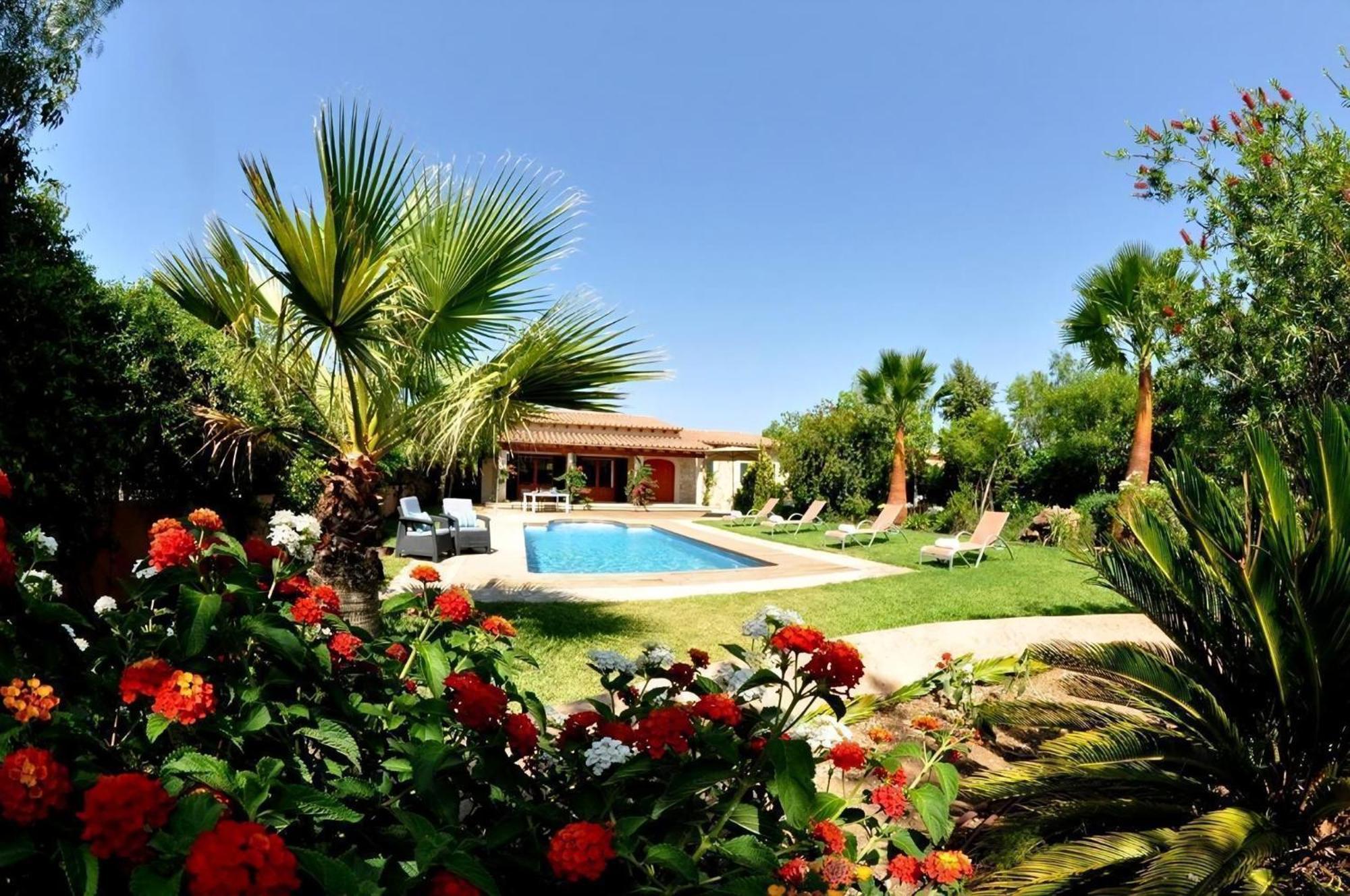 Vista Mit Pool Und Garten Ferienhaus