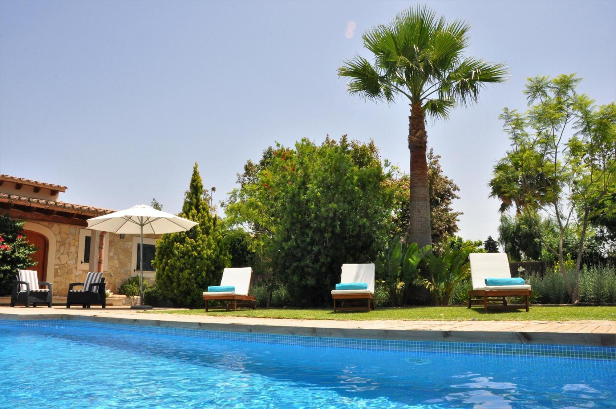 Vista Mit Pool Und Garten Ferienhaus
